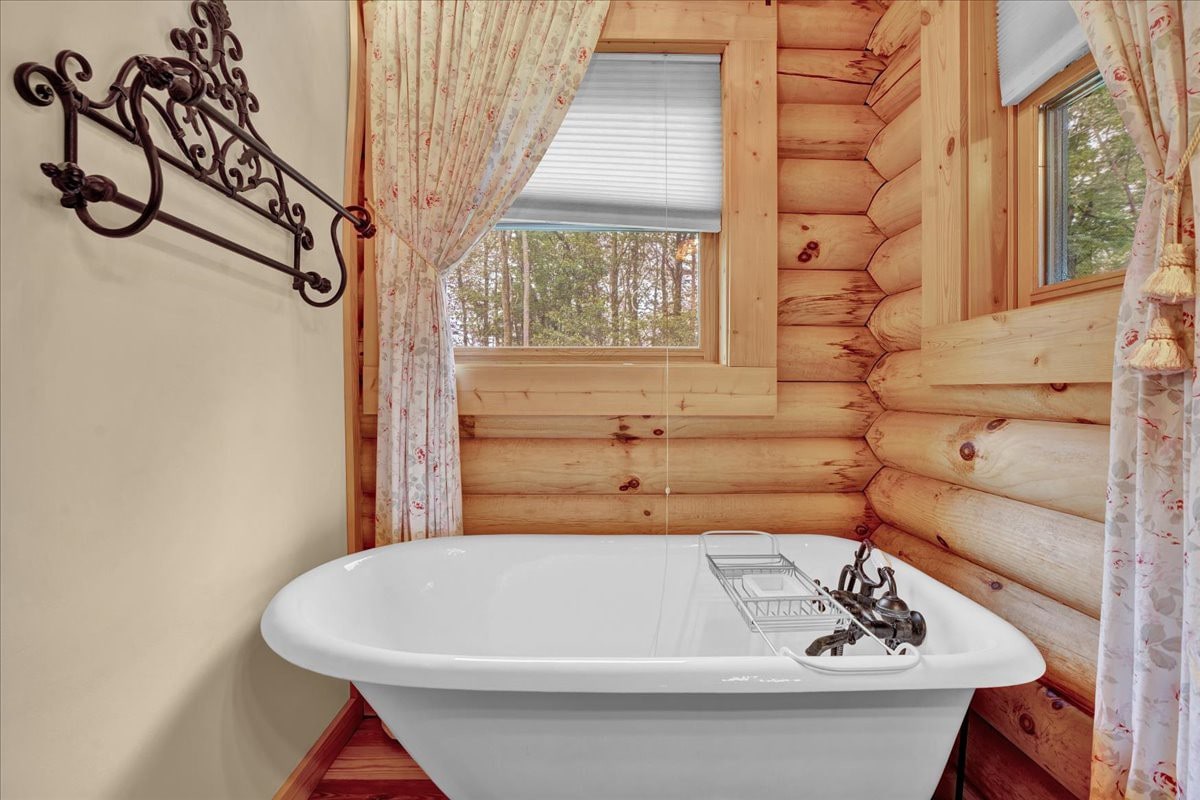 Pocono Log Cabin |Gold Star Community |