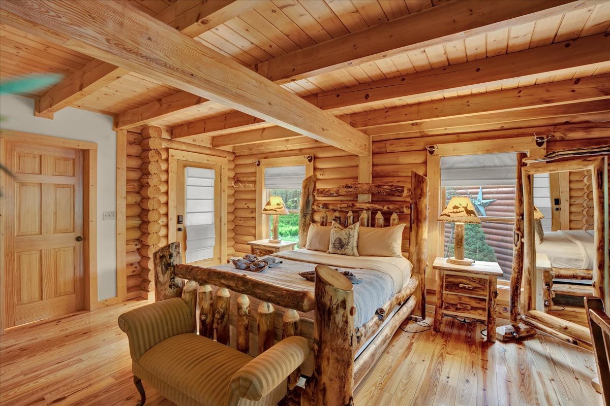 Pocono Log Cabin |Gold Star Community |