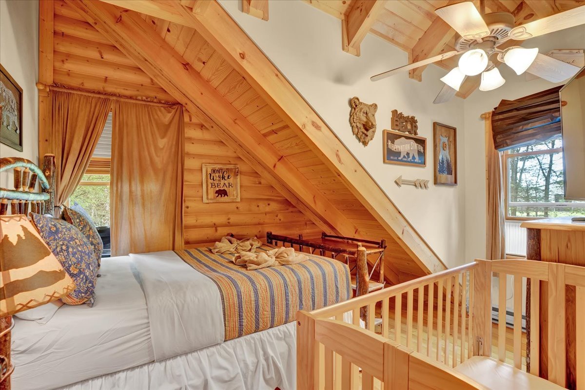 Pocono Log Cabin |Gold Star Community |