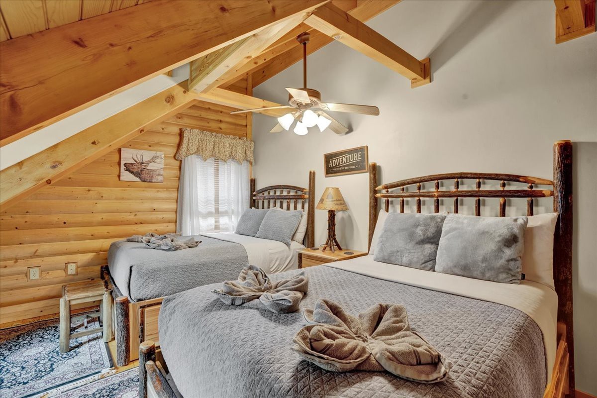 Pocono Log Cabin |Gold Star Community |