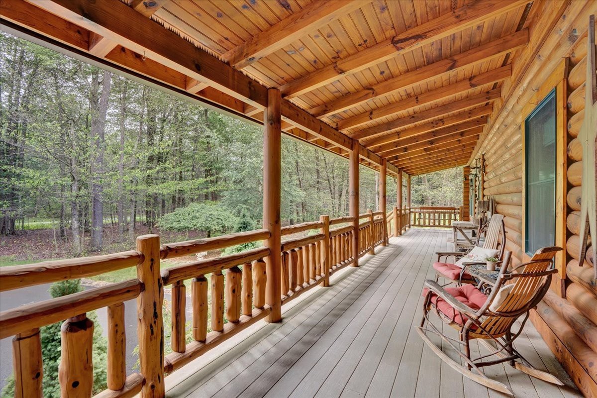 Pocono Log Cabin |Gold Star Community |