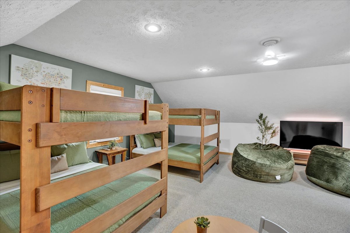Pocono Log Cabin |Gold Star Community |