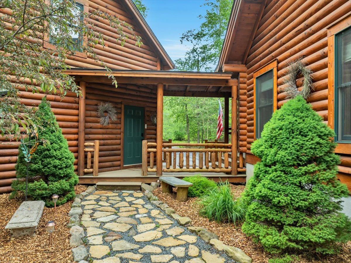 Pocono Log Cabin |Gold Star Community |