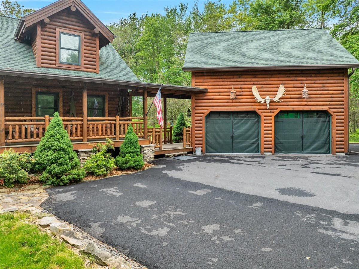 Pocono Log Cabin |Gold Star Community |