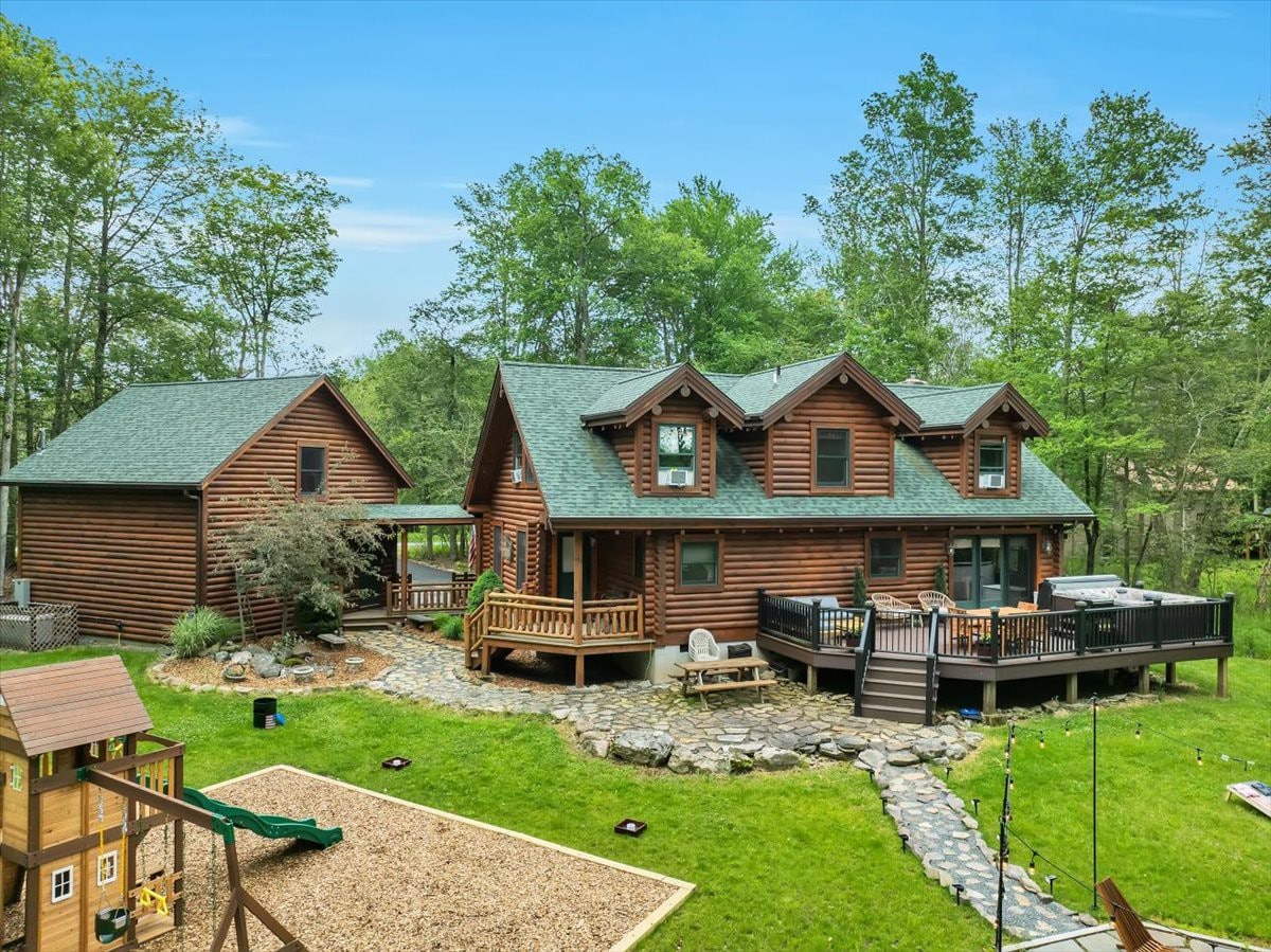 Pocono Log Cabin |Gold Star Community |