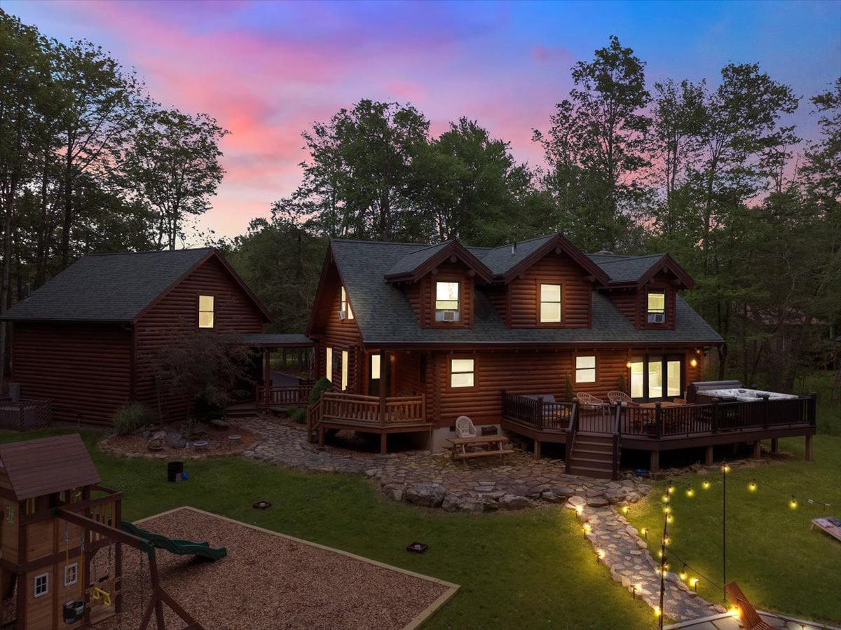 Pocono Log Cabin |Gold Star Community |