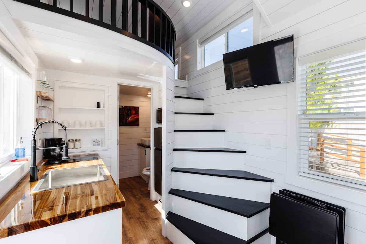 Zion Red-Rock Romance Tiny Home for Two — Apple Valley, UT — vacation rental