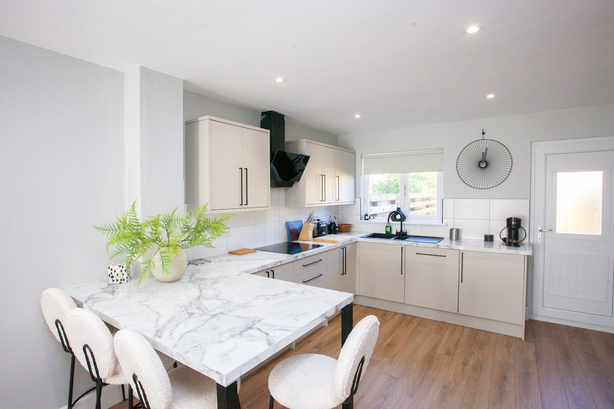 Modern Oasis in Prime Location in Mavisbank Gardens 27 G51 1HD - Property image 6 - VivreStays