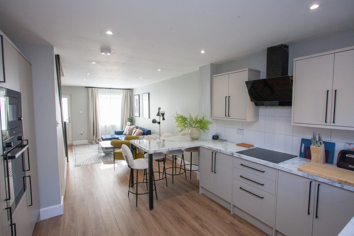 Modern Oasis in Prime Location in Mavisbank Gardens 27 G51 1HD - Property image 8 - VivreStays