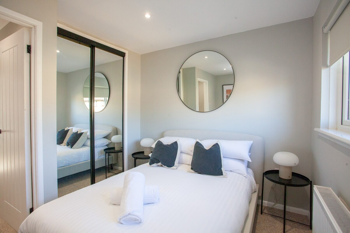 Modern Oasis in Prime Location in Mavisbank Gardens 27 G51 1HD - Property image 10 - VivreStays