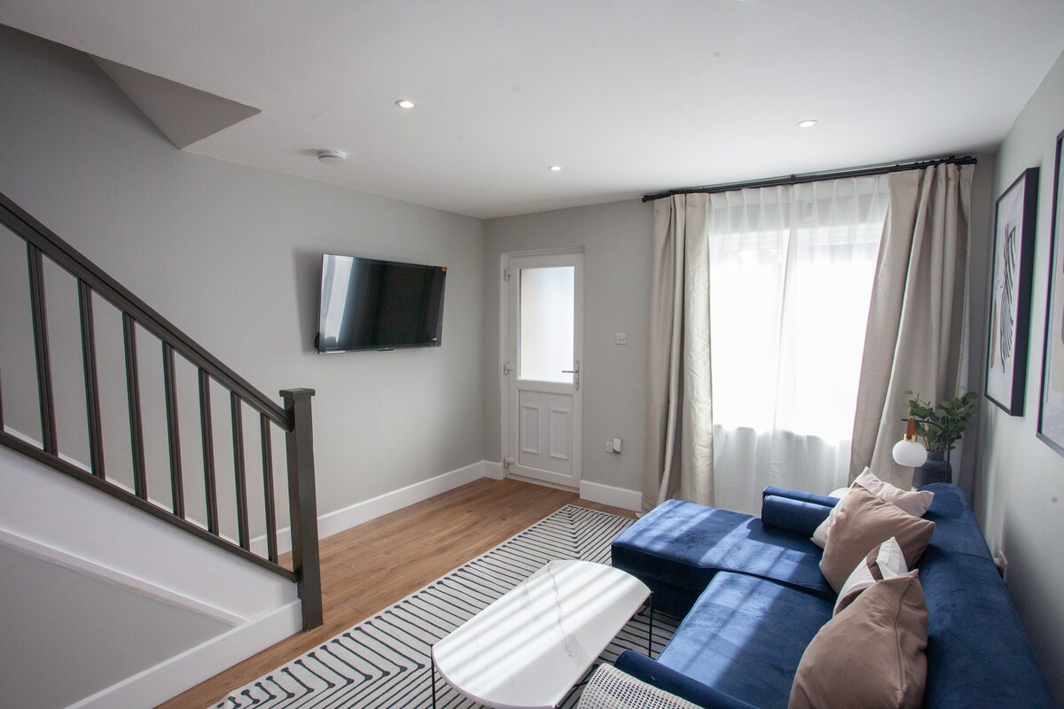 Modern Oasis in Prime Location in Mavisbank Gardens 27 G51 1HD - Property image 2 - VivreStays