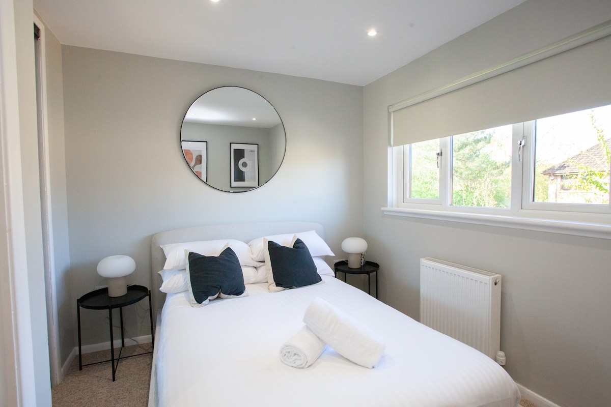 Modern Oasis in Prime Location in Mavisbank Gardens 27 G51 1HD - Property image 11 - VivreStays