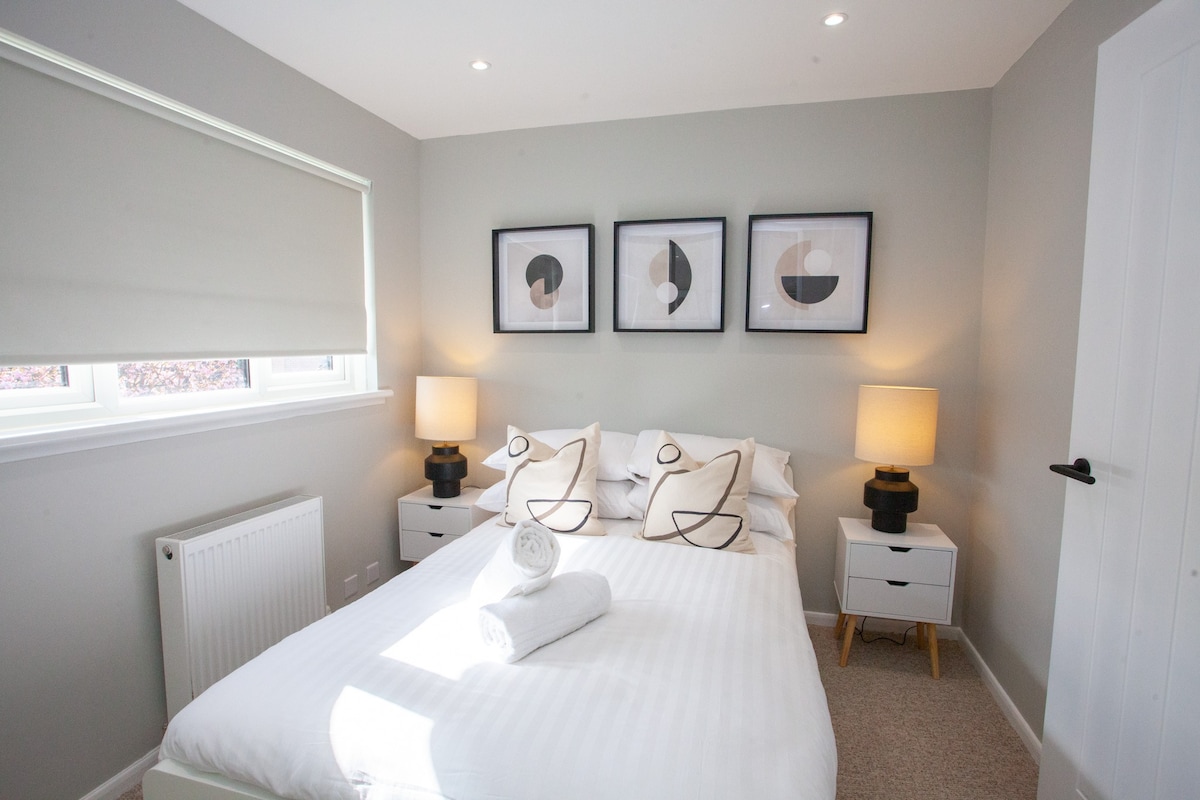 Modern Oasis in Prime Location in Mavisbank Gardens 27 G51 1HD - Property image 13 - VivreStays