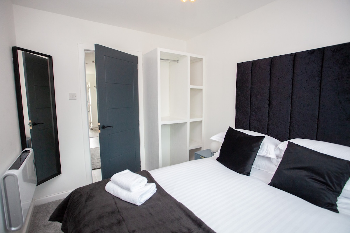 Modern 3 Bed Flat Balloch in 170 Main Street G83 8PN - Property image 22 - VivreStays