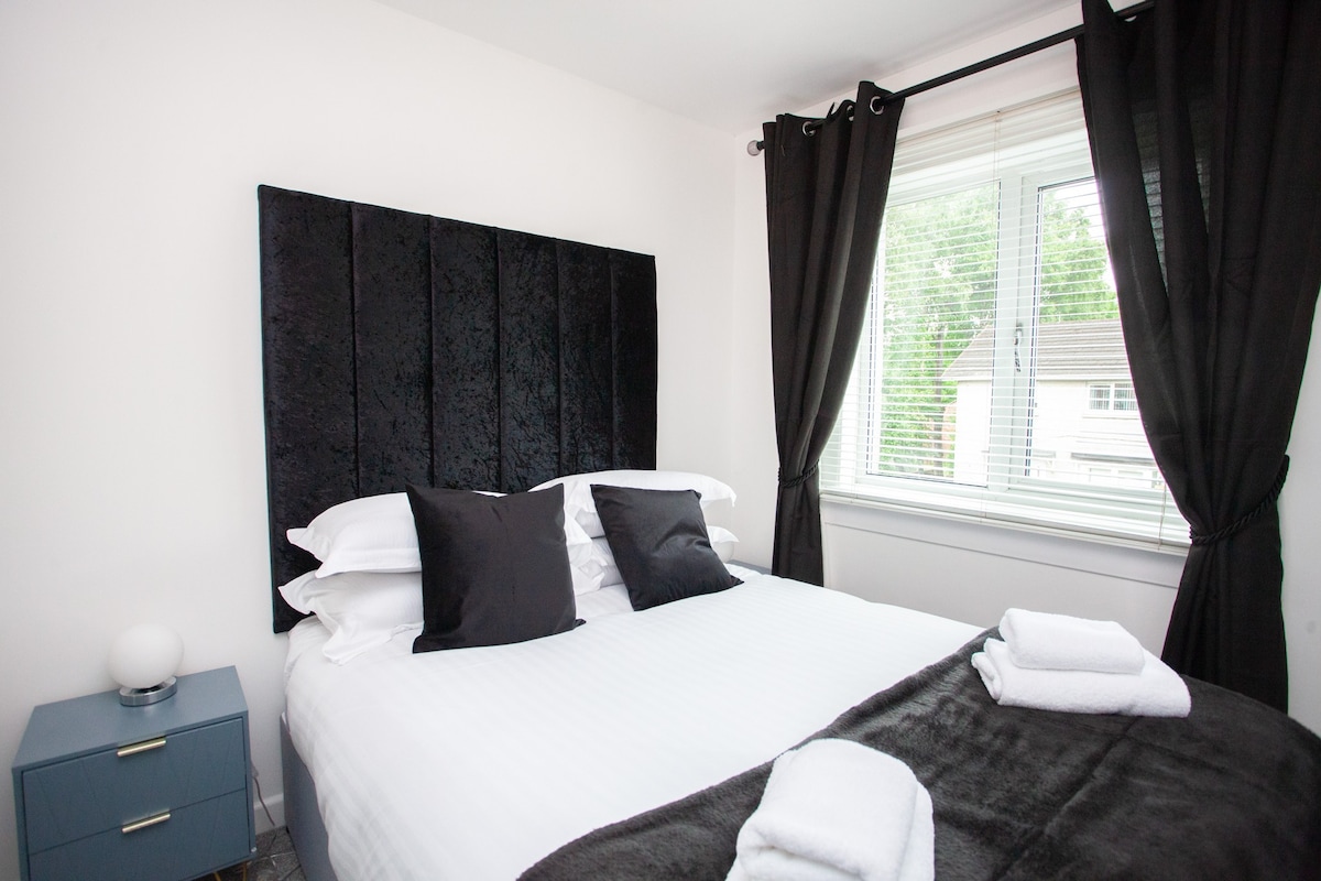 Modern 3 Bed Flat Balloch in 170 Main Street G83 8PN - Property image 21 - VivreStays