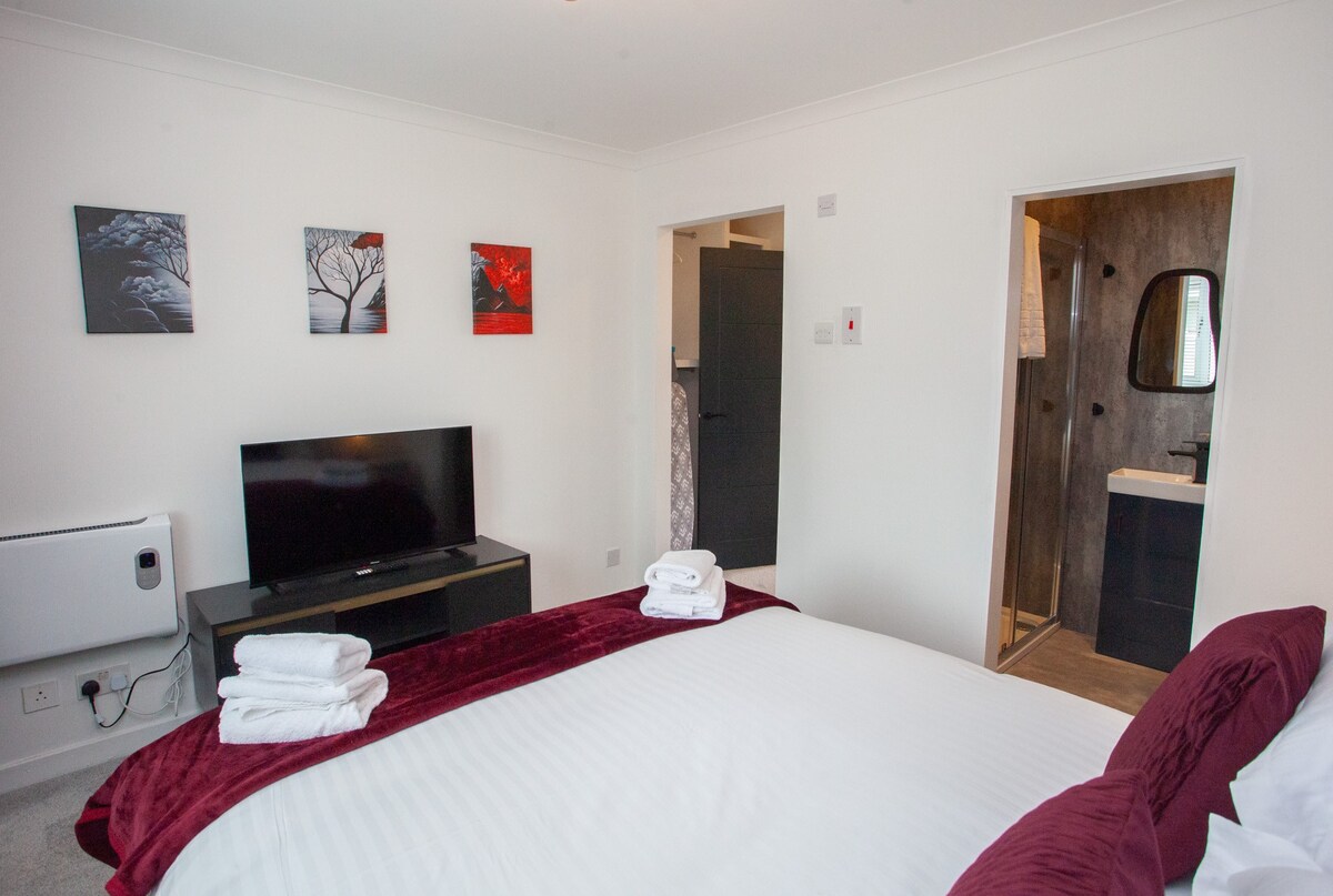 Modern 3 Bed Flat Balloch in 170 Main Street G83 8PN - Property image 14 - VivreStays