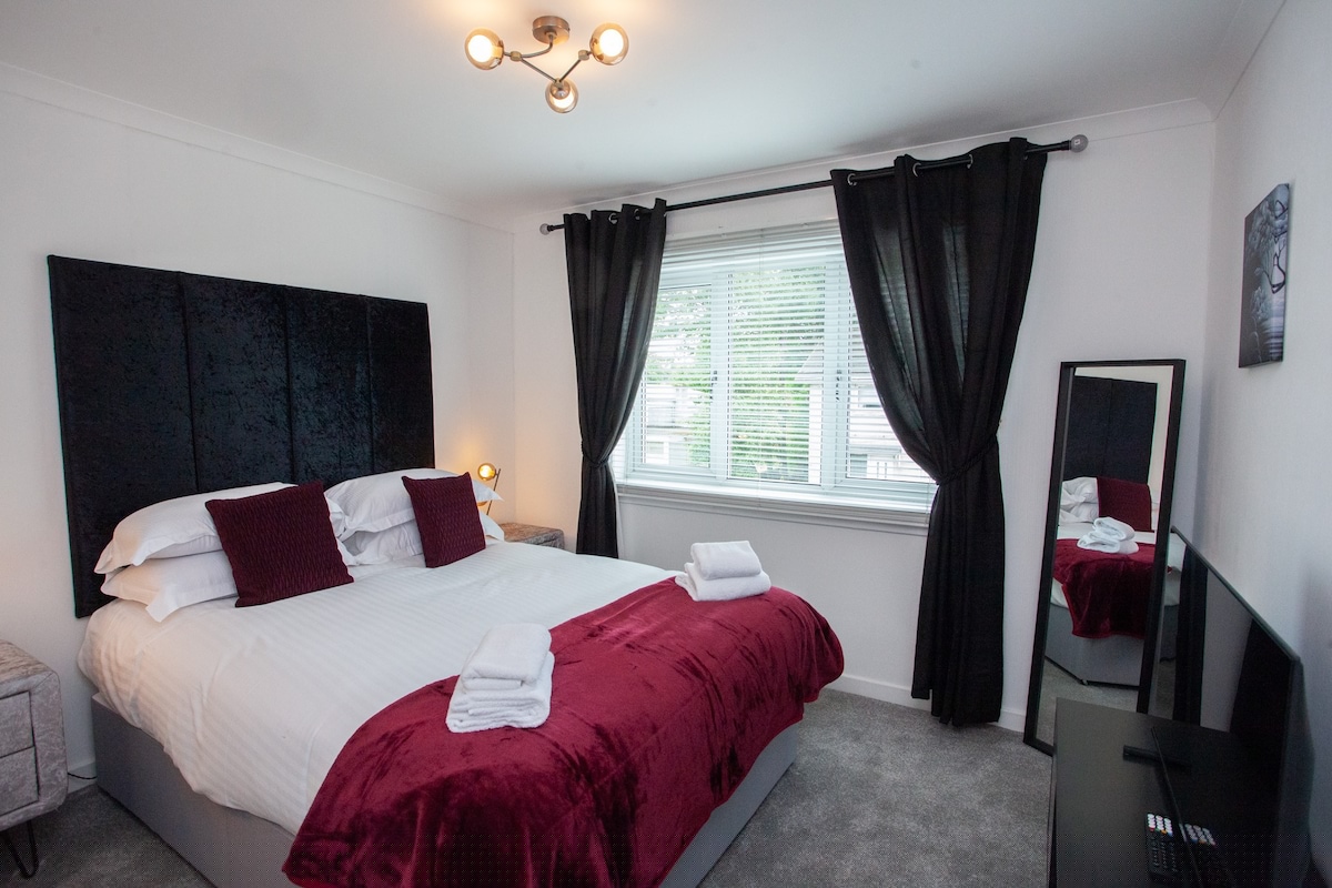 Modern 3 Bed Flat Balloch in 170 Main Street G83 8PN - Property image 11 - VivreStays