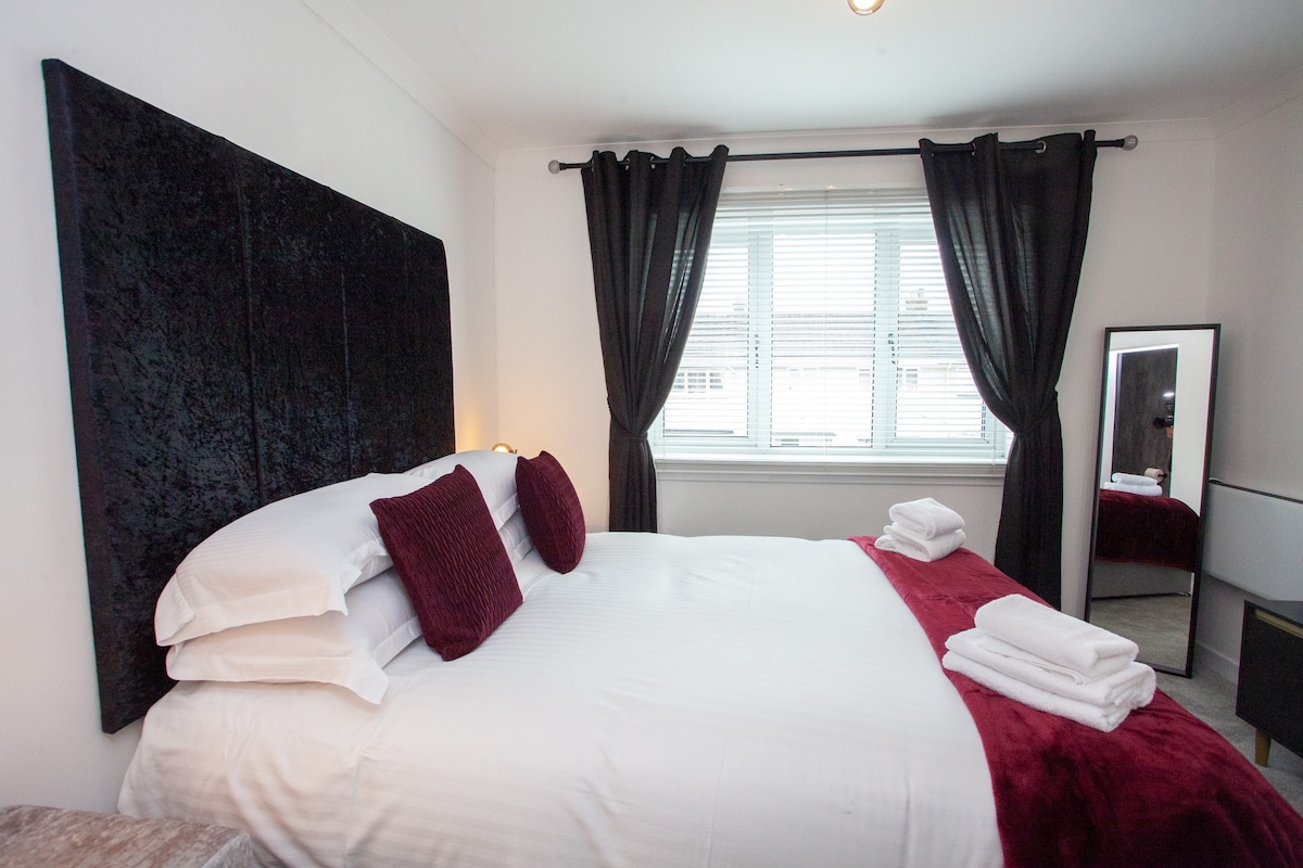 Modern 3 Bed Flat Balloch in 170 Main Street G83 8PN - Property image 13 - VivreStays