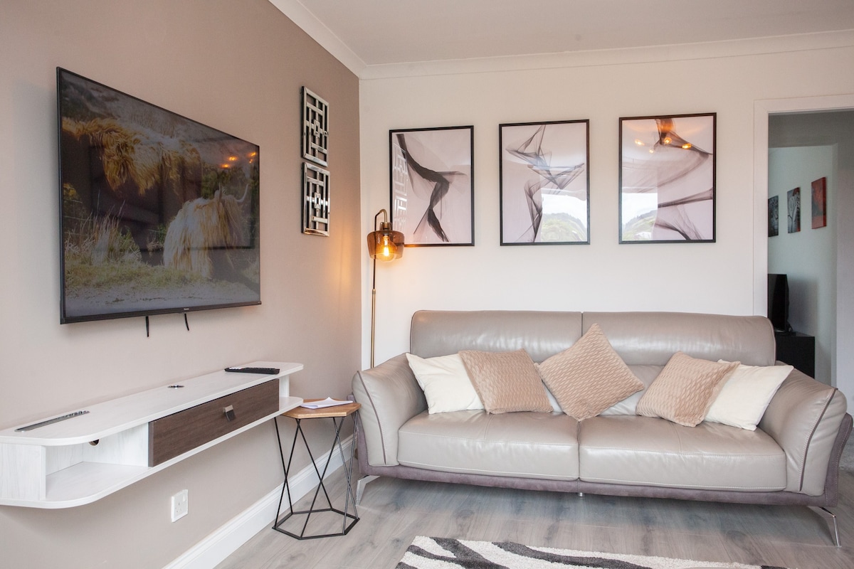 Modern 3 Bed Flat Balloch in 170 Main Street G83 8PN - Property image 4 - VivreStays
