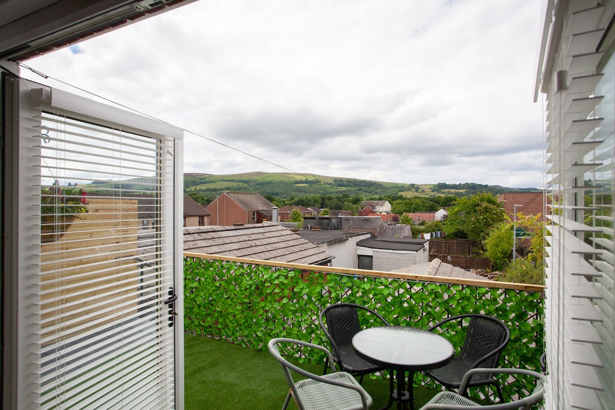 Modern 3 Bed Flat Balloch in 170 Main Street G83 8PN - Property image 25 - VivreStays