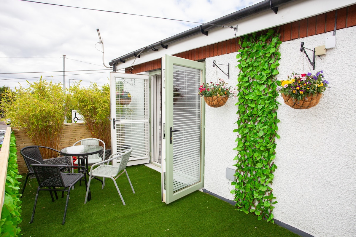 Modern 3 Bed Flat Balloch in 170 Main Street G83 8PN - Property image 24 - VivreStays