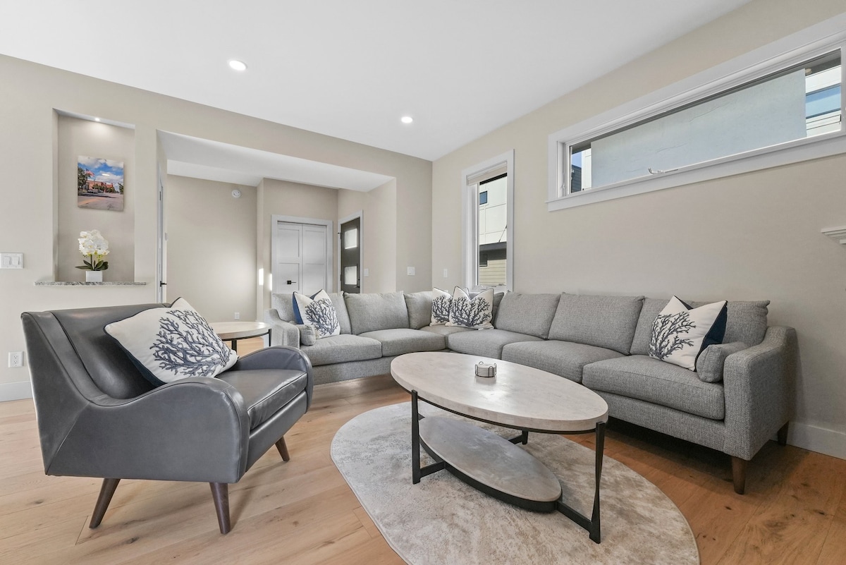 Tc Townhome Near Downtown W/ Electric Fireplace - Traverse City, MI