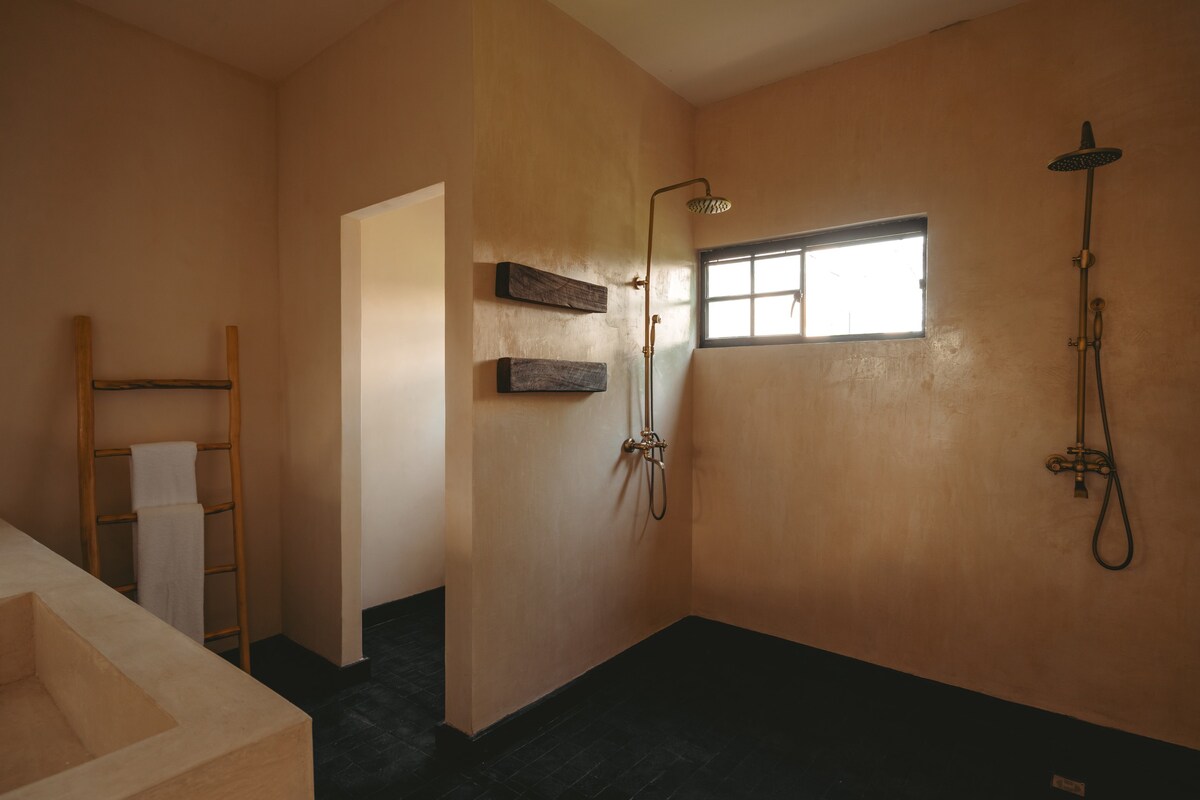 Master bedroom bathroom with a large shower.