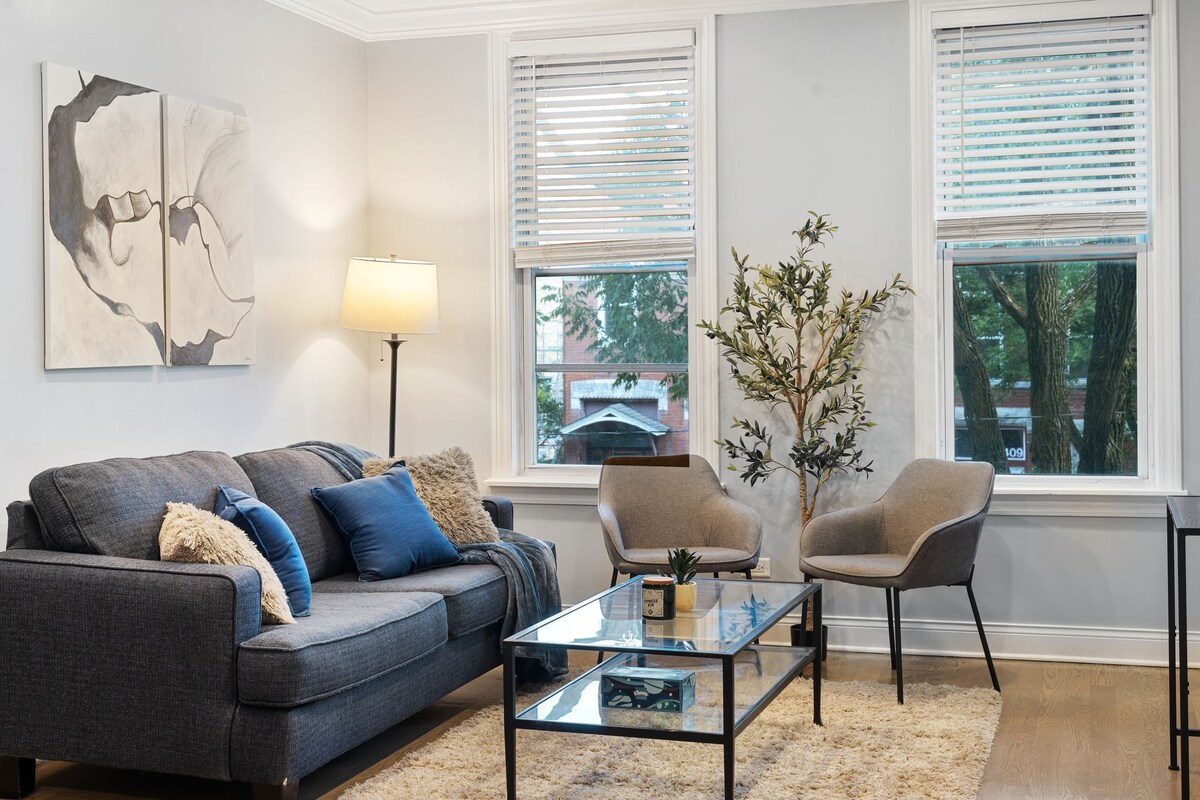 Contemporary 2-bedroom Condo In Heart Of Chicago - Chicago, IL