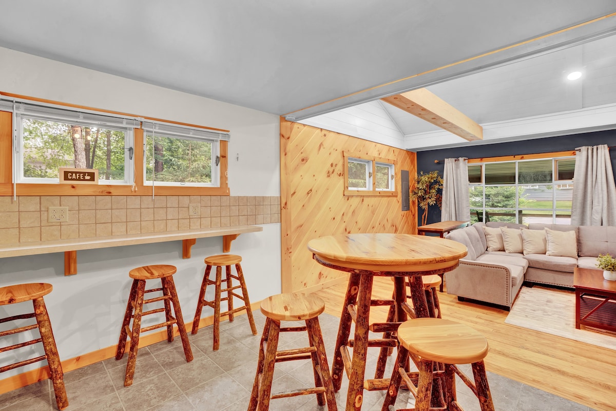 Blue Pine Cabin | Central Pocono Modern w/ Hot Tub