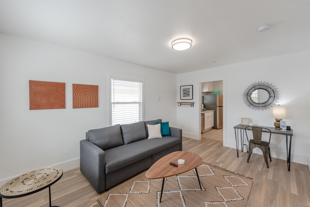 #StayinMyDistrict Coos Bay Goldfinch Cottage — Coos Bay, OR — vacation rental