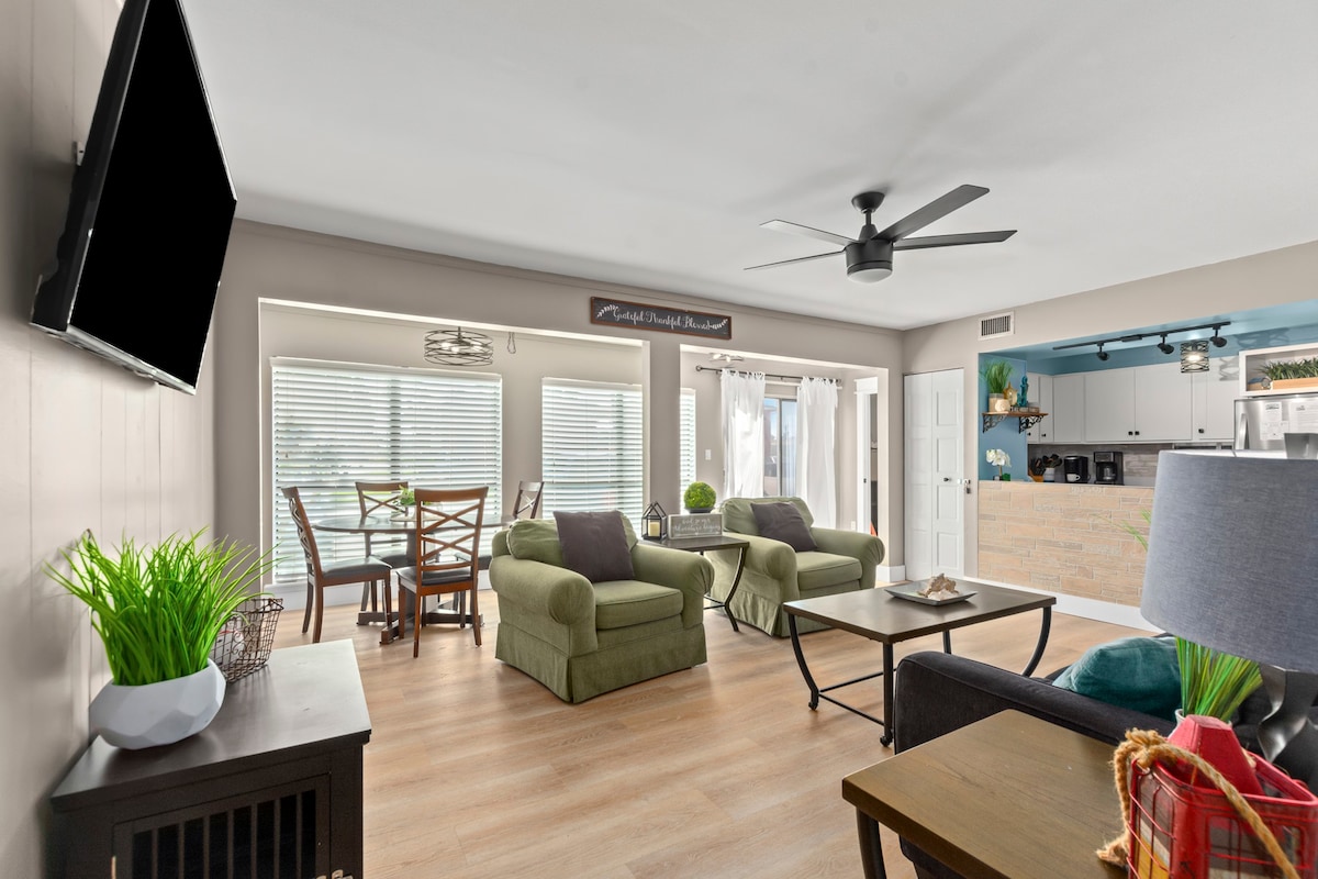 Catching Rays-Heated Pool-Family and Pet Friendly — Destin, FL — vacation rental