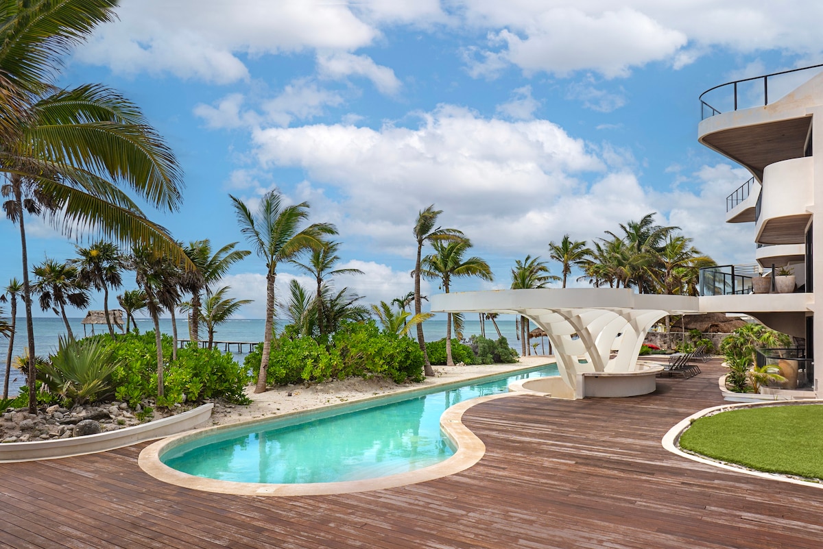 Impressive and modern pool in the complex.