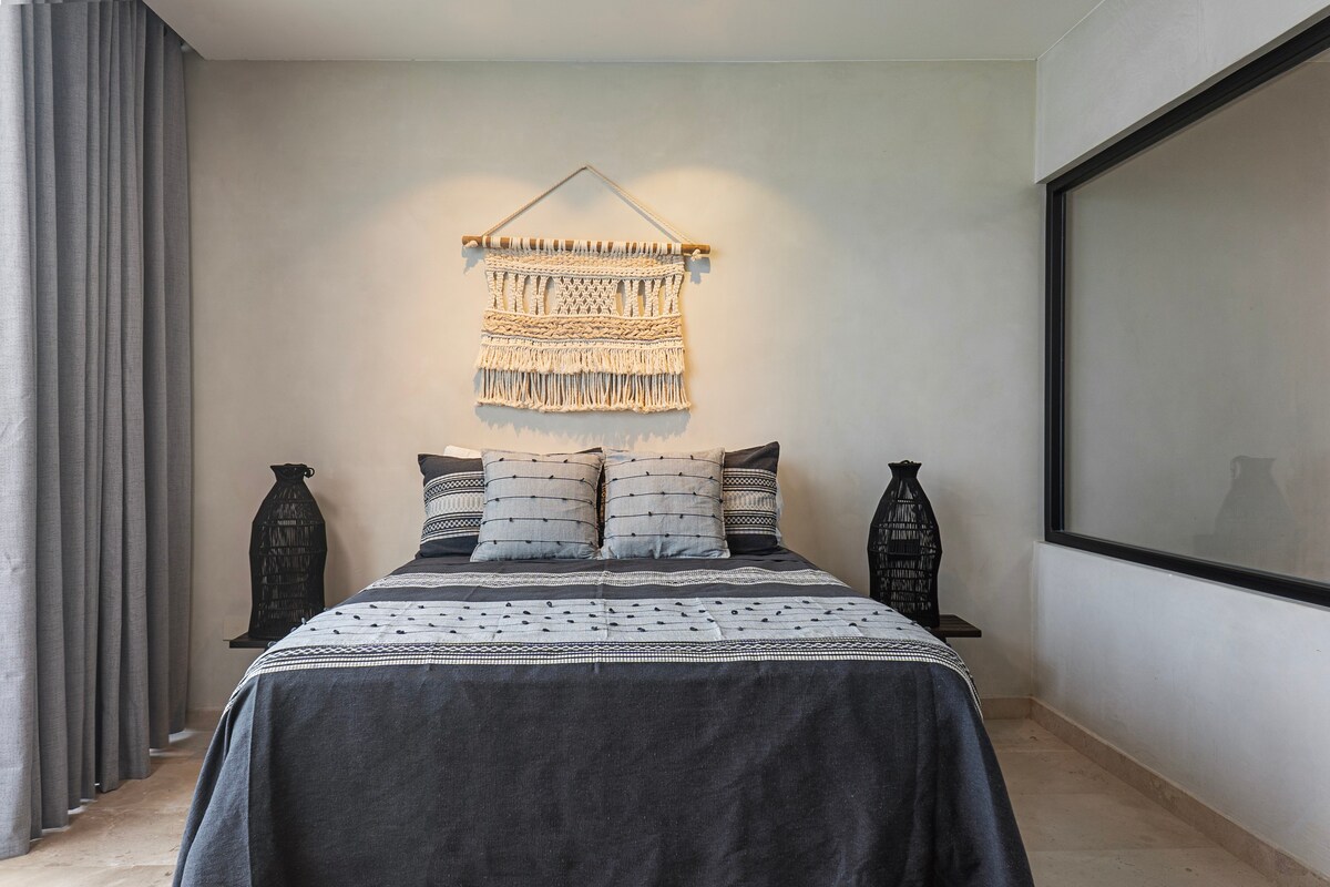 Fantastic studio with a comfortable bed.