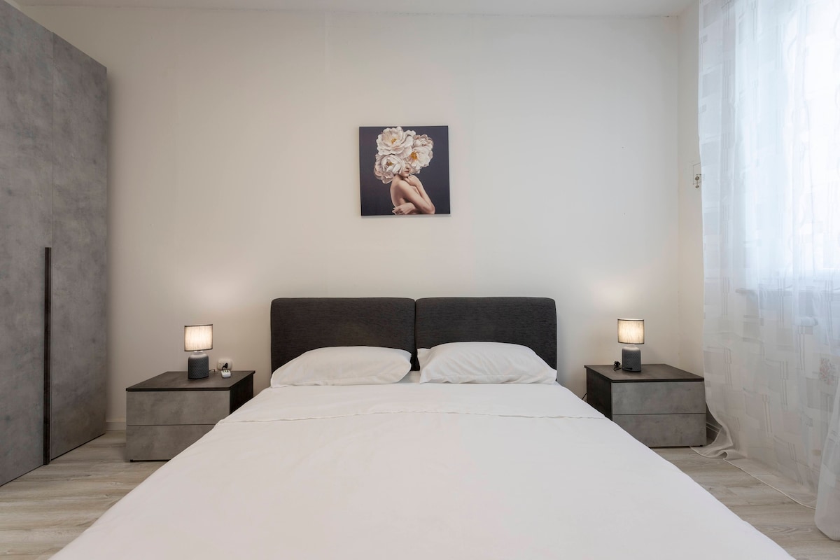 Mountain View Apartment a Novara