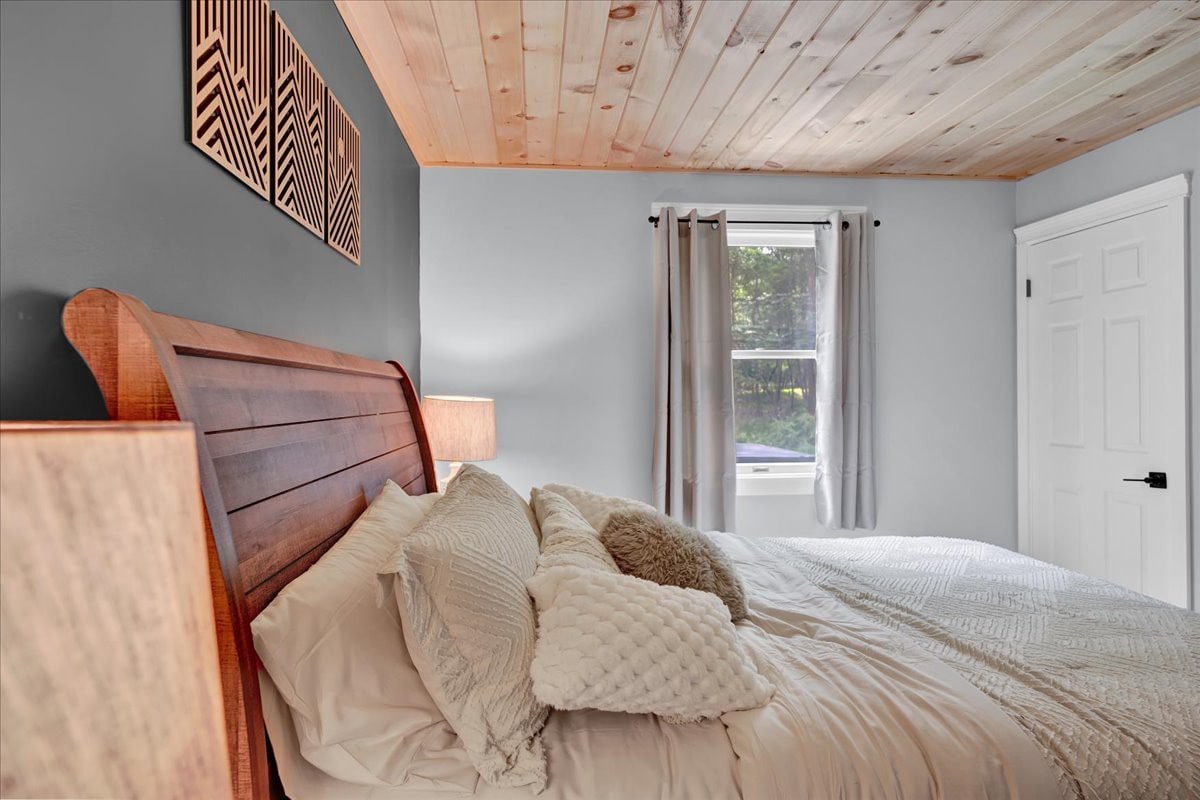 Modern Pocono Chalet | Vaulted Ceilings | Hot Tub