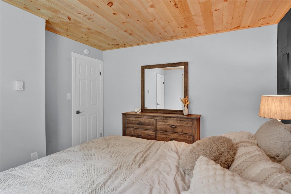 Modern Pocono Chalet | Vaulted Ceilings | Hot Tub