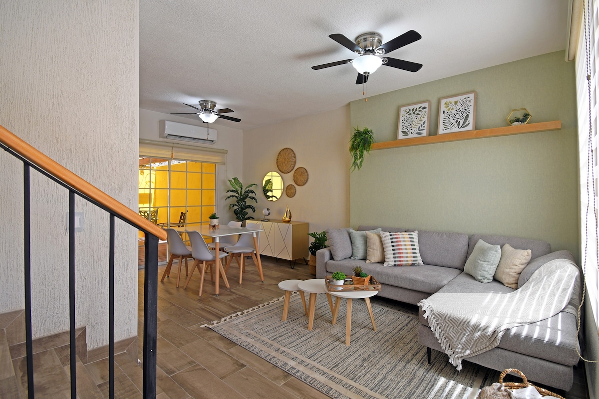 Casa Amarilla Renovada, Patios Amplios y Mas — La Paz, Baja California Sur — vacation rental