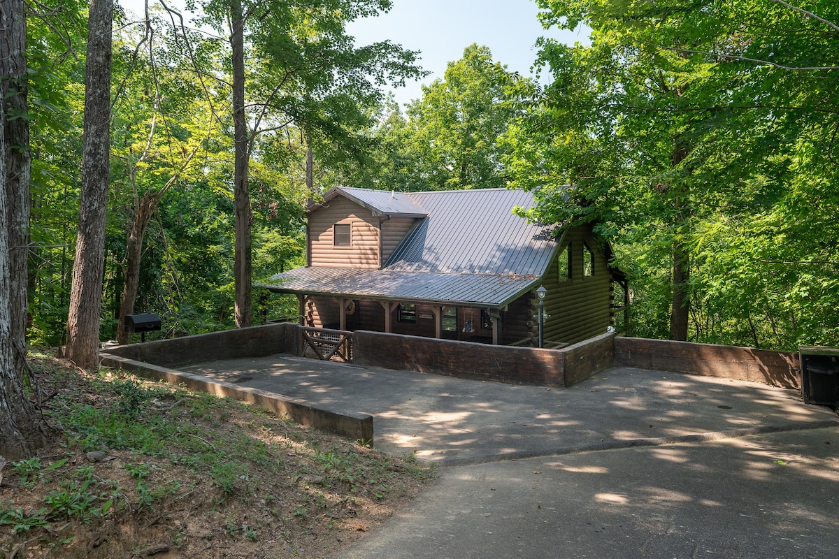 Private Setting Smoky Mountains — Sevierville, TN — vacation rental