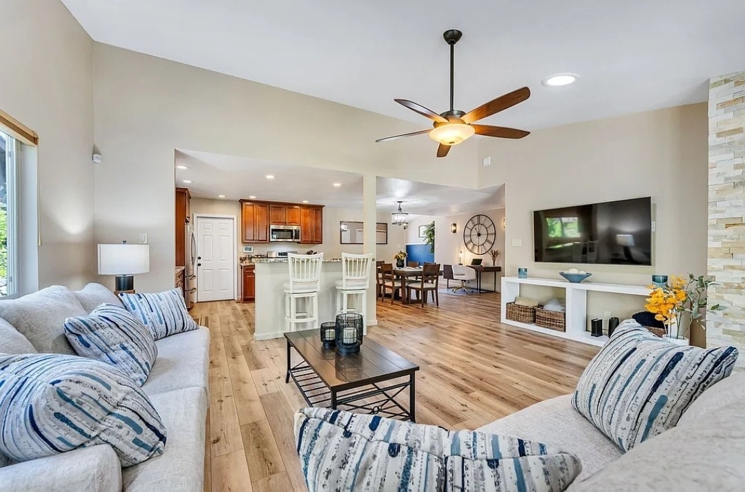Great Neighborhood, 4 TVs, Sleeps 10 β Reno, NV β vacation rental