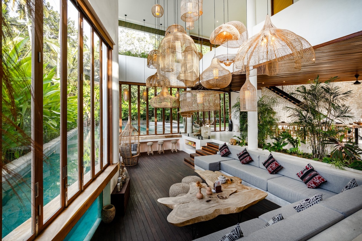 Villa Arroyo: 6+1BR w/ Cinema, Jacuzzi,Jungle View — Ubud, Bali — vacation rental