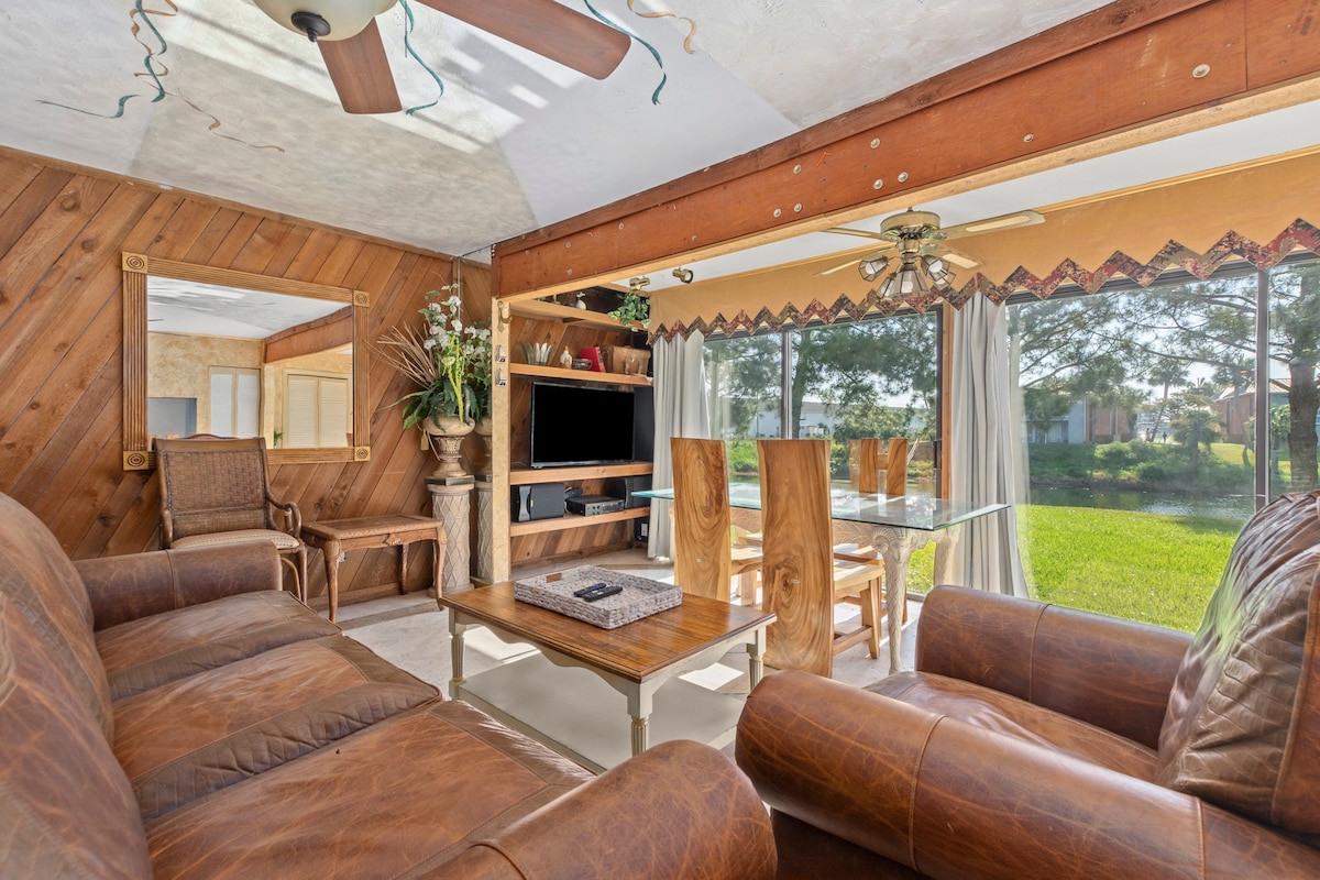 Sandy Beaches *Heated Pool* Pet Friendly — Destin, FL — vacation rental