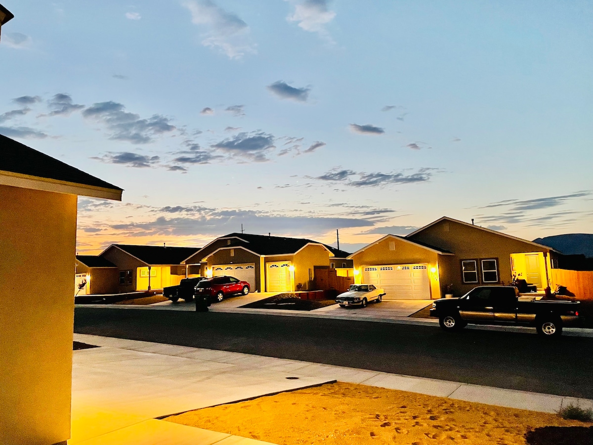 Sunset Haven-20 Min to USA Pkwy|Pets OK,9 Beds — Fernley, NV — vacation rental