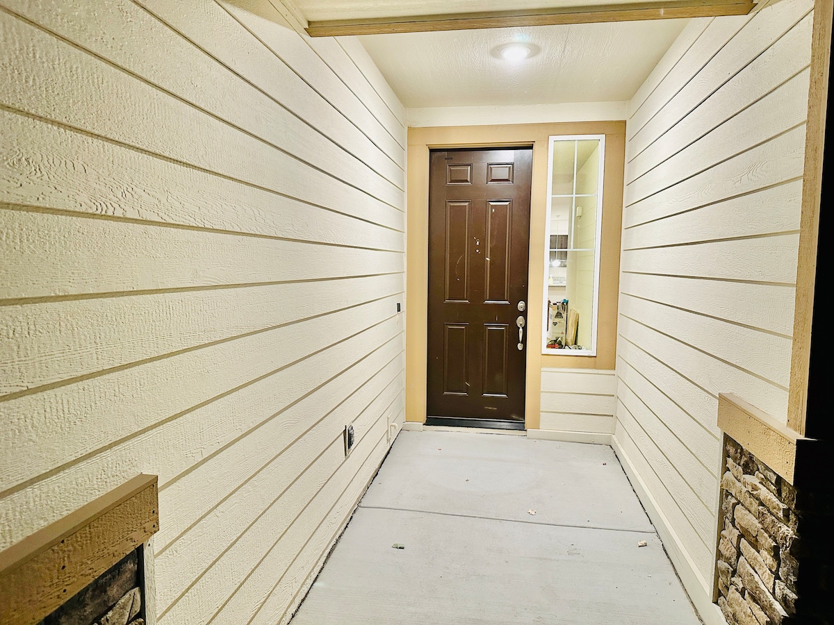 20 Min to USA Pkwy|4-Bedroom/2-Bath/Pet OK/Sleeps13 — Fernley, NV — vacation rental