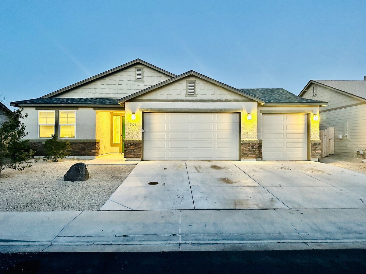 20 Min to USA Pkwy|4-Bedroom/2-Bath/Pet OK/Sleeps14 — Fernley, NV — vacation rental