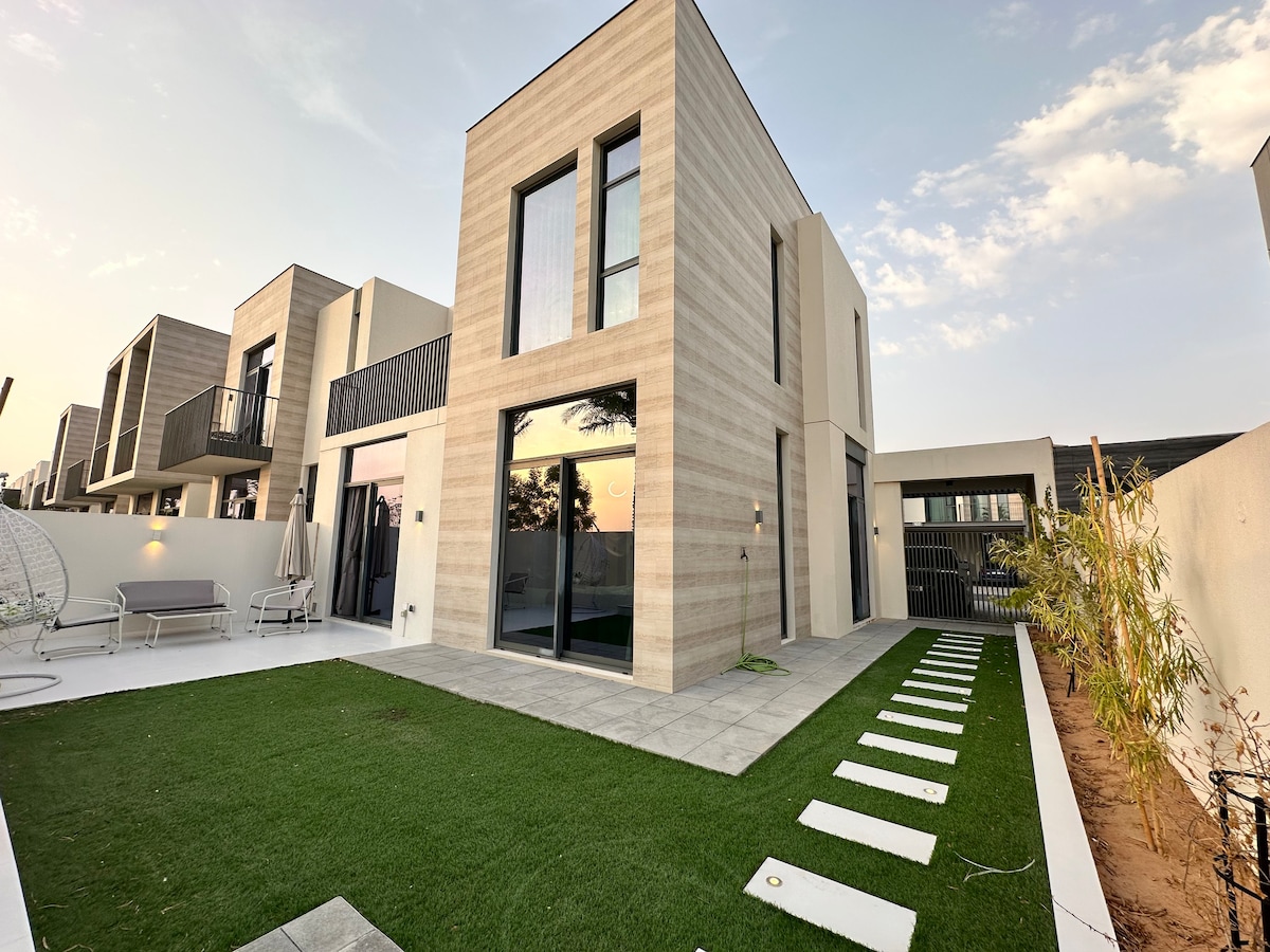 Luxury 5BR Townhouse – SUN, Arabian Ranches III — Dubai, Dubai — vacation rental