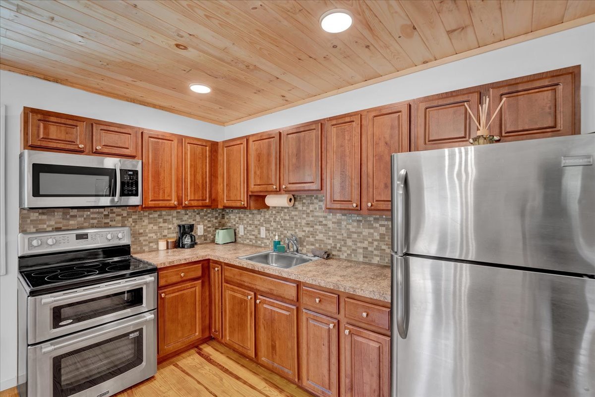 Charming Pocono Boutique | Firepits | Pickleball