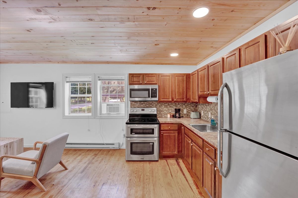 Charming Pocono Boutique | Firepits | Pickleball