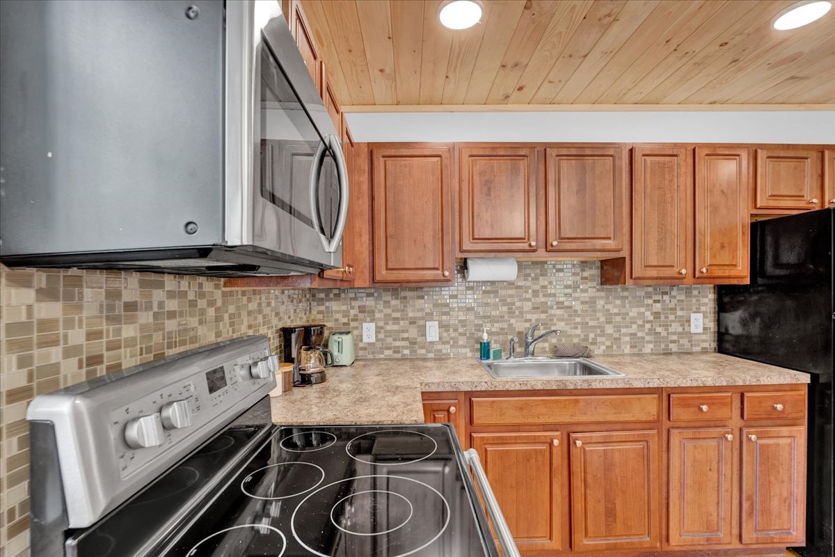 Charming Pocono Boutique | Firepits | Pickleball