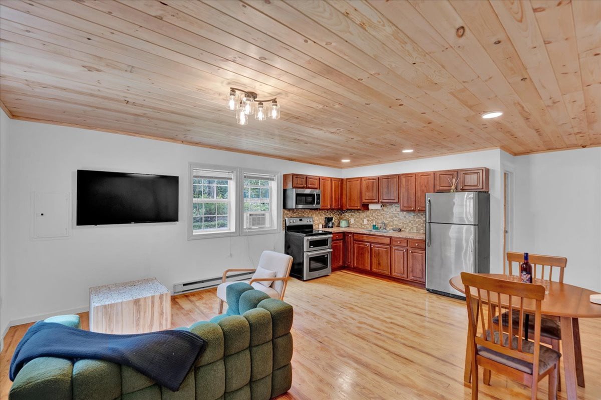 Charming Pocono Boutique | Firepits | Pickleball — Monroe County, PA — vacation rental