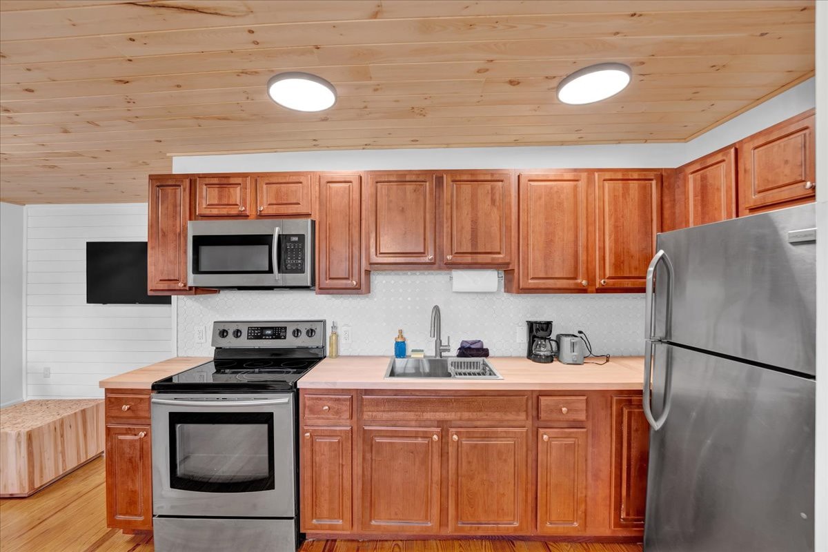 Pocono Spacious Charmer | Firepits | Pickleball 